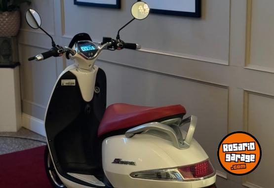 Motos - Piaggio GRACE 2024 Electrico / Hibrido 4100Km - En Venta