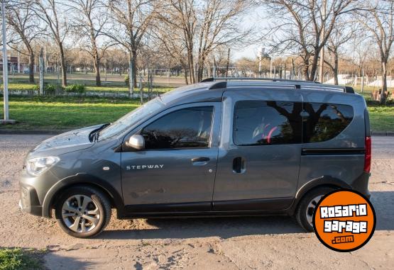 Utilitarios - Renault Kangoo Stepway 2023 Diesel 61181Km - En Venta