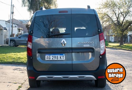 Utilitarios - Renault Kangoo Stepway 2023 Diesel 61181Km - En Venta
