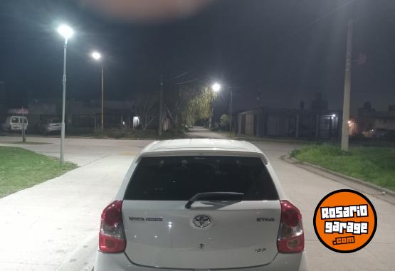 Autos - Toyota ETIOS XS 2014 Nafta 84000Km - En Venta