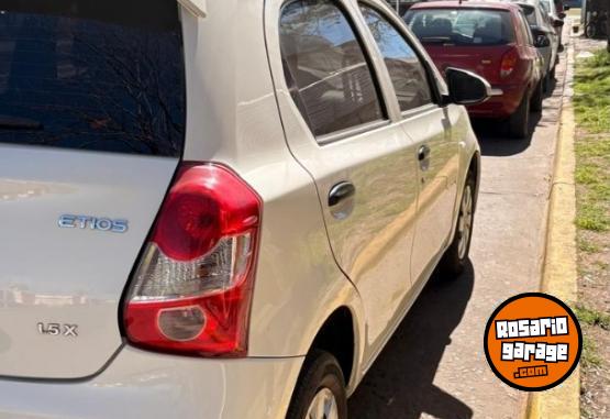 Autos - Toyota ETIOS XS 2014 Nafta 85000Km - En Venta