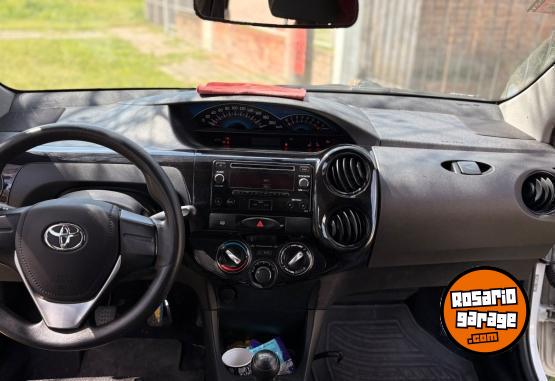 Autos - Toyota ETIOS XS 2014 Nafta 85000Km - En Venta