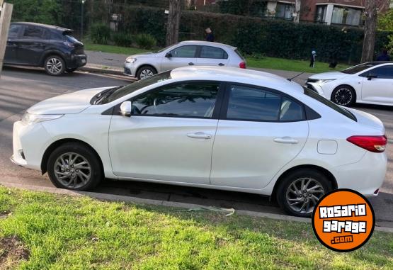 Autos - Toyota sedan XLS 2022 Nafta 28000Km - En Venta