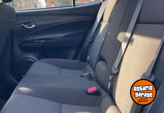 Autos - Toyota sedan XLS 2022 Nafta 28000Km - En Venta