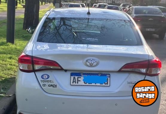 Autos - Toyota sedan XLS 2022 Nafta 28000Km - En Venta