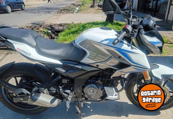 Motos - Bajaj Rouser N250 2025 Nafta 5800Km - En Venta