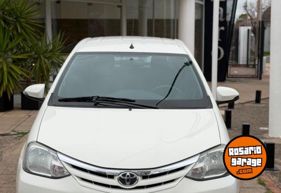 Autos - Toyota Etios xls full 2015 Nafta 93000Km - En Venta
