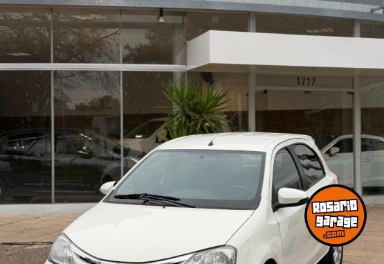 Autos - Toyota Etios xls full 2015 Nafta 93000Km - En Venta