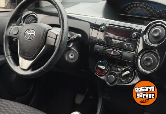 Autos - Toyota Etios xls full 2015 Nafta 93000Km - En Venta