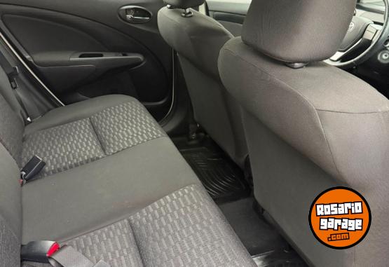 Autos - Toyota Etios xls full 2015 Nafta 93000Km - En Venta