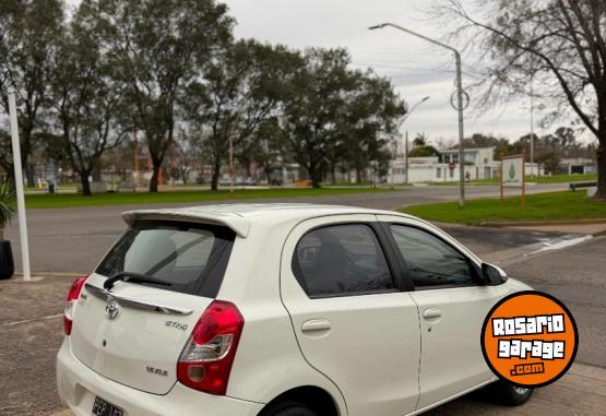 Autos - Toyota Etios xls full 2015 Nafta 93000Km - En Venta