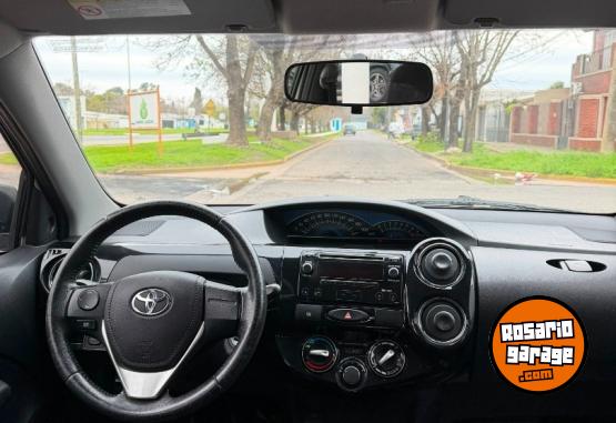 Autos - Toyota Etios xls full 2015 Nafta 93000Km - En Venta
