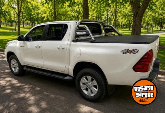 Camionetas - Toyota Hilux srv 2020 Diesel 130000Km - En Venta