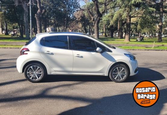 Autos - Peugeot 208 FELINE 2017 Nafta 93000Km - En Venta