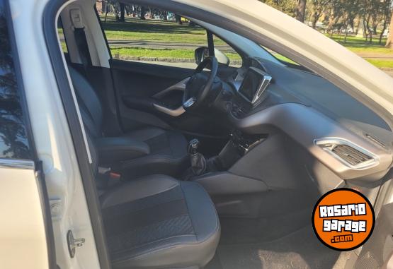 Autos - Peugeot 208 FELINE 2017 Nafta 93000Km - En Venta