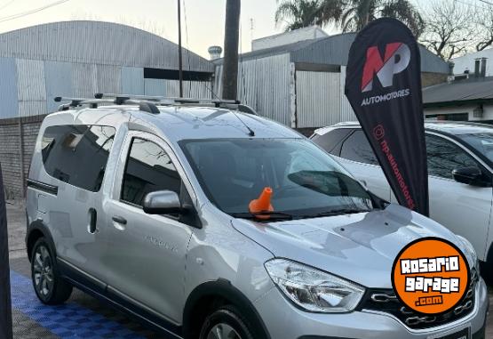 Utilitarios - Renault Kangoo STEPWAY 5 asientos 2023 Nafta 86000Km - En Venta