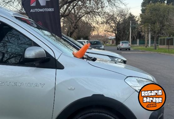 Utilitarios - Renault Kangoo STEPWAY 5 asientos 2023 Nafta 86000Km - En Venta