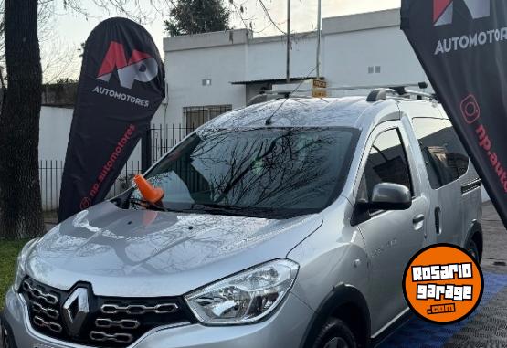 Utilitarios - Renault Kangoo STEPWAY 5 asientos 2023 Nafta 86000Km - En Venta