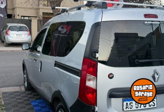 Utilitarios - Renault Kangoo STEPWAY 5 asientos 2023 Nafta 86000Km - En Venta