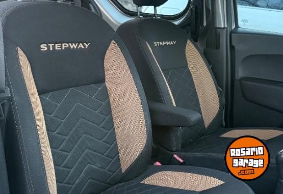 Utilitarios - Renault Kangoo STEPWAY 5 asientos 2023 Nafta 86000Km - En Venta