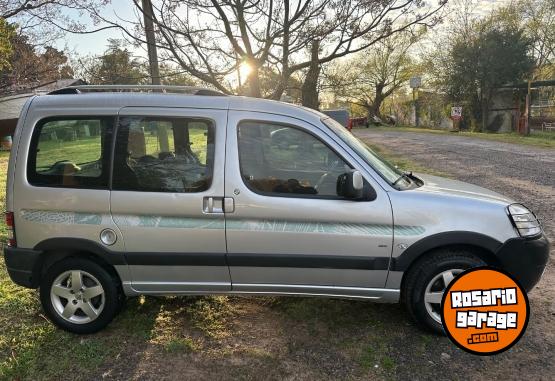 Utilitarios - Peugeot Partner patagónica 2016 Nafta 100000Km - En Venta