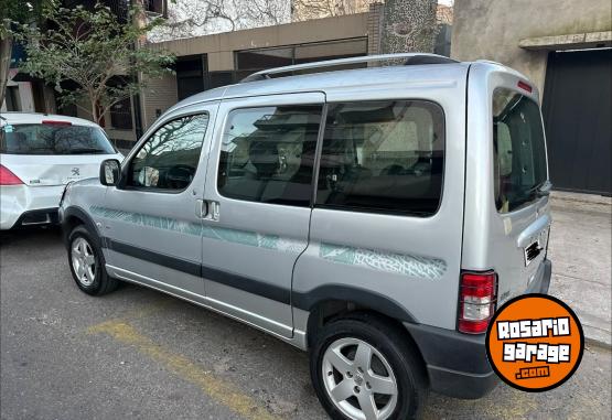 Utilitarios - Peugeot Partner patagónica 2016 Nafta 100000Km - En Venta
