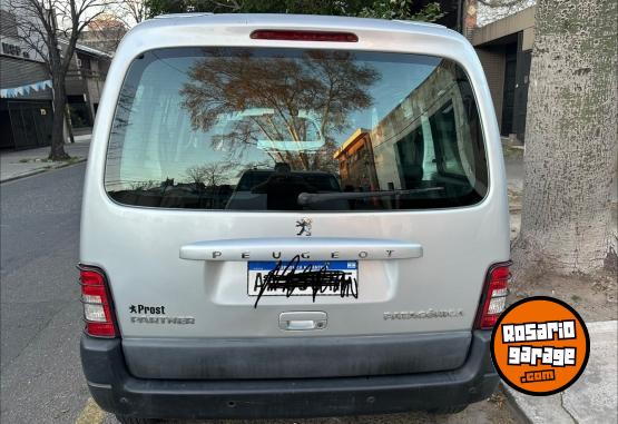 Utilitarios - Peugeot Partner patagónica 2016 Nafta 100000Km - En Venta