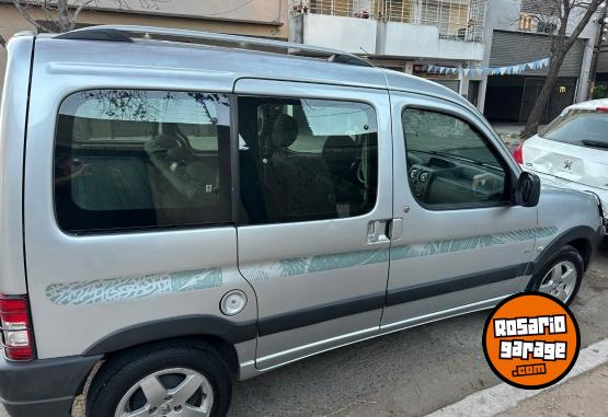 Utilitarios - Peugeot Partner patagónica 2016 Nafta 100000Km - En Venta