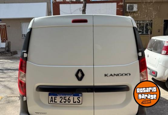 Utilitarios - Renault Kangoo express confort 2020 Diesel 171000Km - En Venta