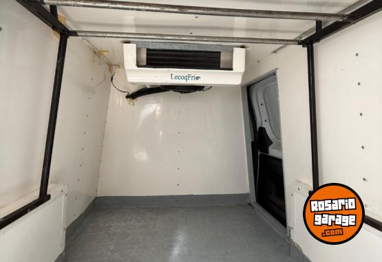 Utilitarios - Renault Kangoo express confort 2020 Diesel 171000Km - En Venta