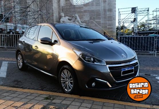 Autos - Peugeot 208 2016 Nafta 92000Km - En Venta