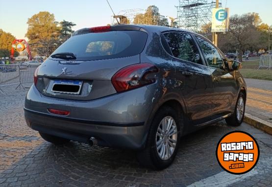 Autos - Peugeot 208 2016 Nafta 92000Km - En Venta