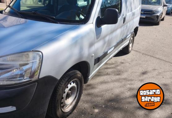 Utilitarios - Peugeot Partner furg�n 2015 GNC 116300Km - En Venta