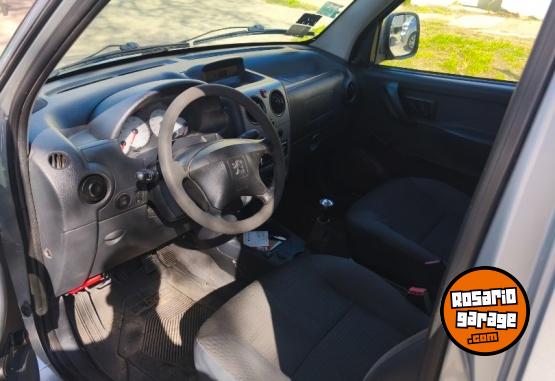 Utilitarios - Peugeot Partner furg�n 2015 GNC 116300Km - En Venta