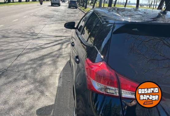 Autos - Toyota Yaris Xs 2025 Nafta 15000Km - En Venta