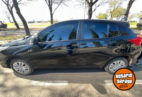 Autos - Toyota Yaris Xs 2025 Nafta 15000Km - En Venta