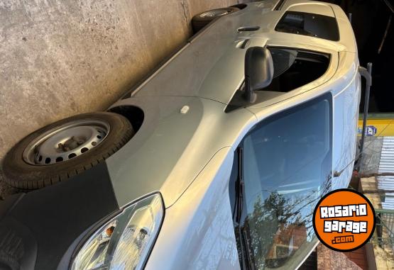 Utilitarios - Renault Kangoo 2019 Diesel 193000Km - En Venta