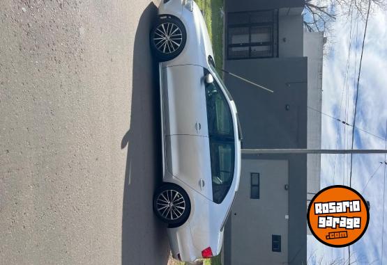 Autos - Volkswagen Vento 2011 GNC 220000Km - En Venta