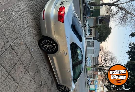 Autos - Volkswagen Vento 2011 GNC 220000Km - En Venta