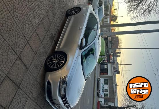 Autos - Volkswagen Vento 2011 GNC 220000Km - En Venta