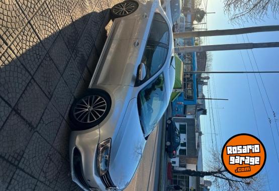 Autos - Volkswagen Vento 2011 GNC 220000Km - En Venta