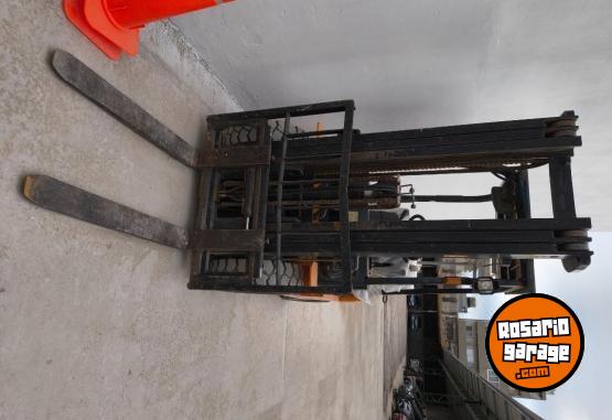 Camiones y Grúas - Autoelevador - En Venta