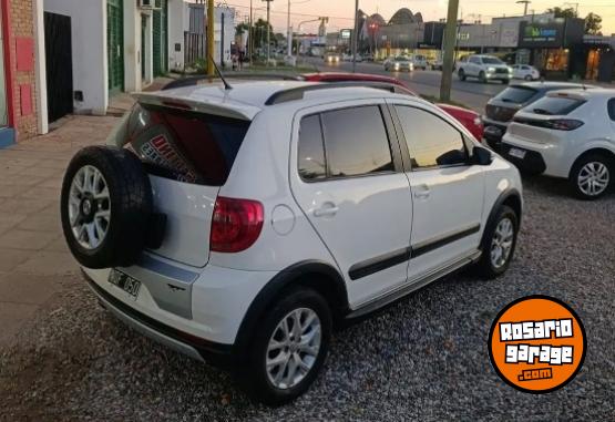 Autos - Volkswagen Fox crossfox impecable pe 2014 Nafta 102000Km - En Venta