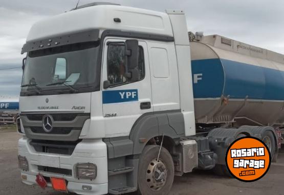 Camiones y Grúas - Mercedes Benz Axor 2544 LS 6x2 mantenimiento cargas peligrosas. - En Venta