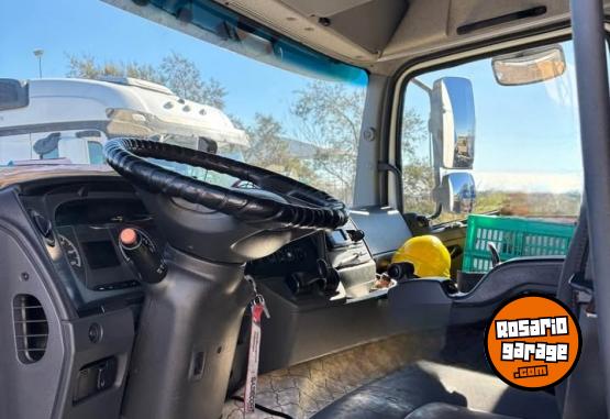 Camiones y Grúas - Mercedes Benz Axor 2544 LS 6x2 mantenimiento cargas peligrosas. - En Venta