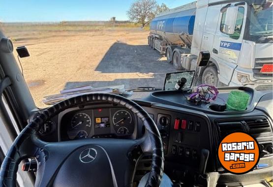 Camiones y Grúas - Mercedes Benz Axor 2544 LS 6x2 mantenimiento cargas peligrosas. - En Venta