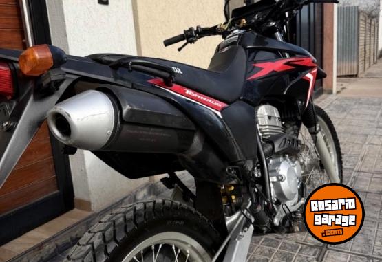 Motos - Honda Tornado 2018 Nafta 16600Km - En Venta