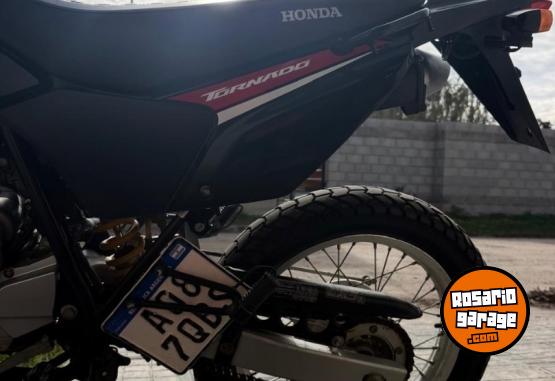 Motos - Honda Tornado 2018 Nafta 16600Km - En Venta