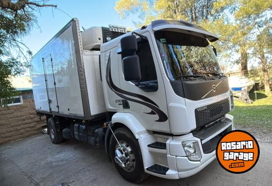 Camiones y Grúas - Volvo VM 270 automático con térmico Lambert y equipo de frío Carrier - En Venta