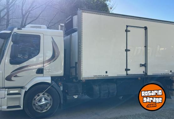 Camiones y Grúas - Volvo VM 270 automático con térmico Lambert y equipo de frío Carrier - En Venta
